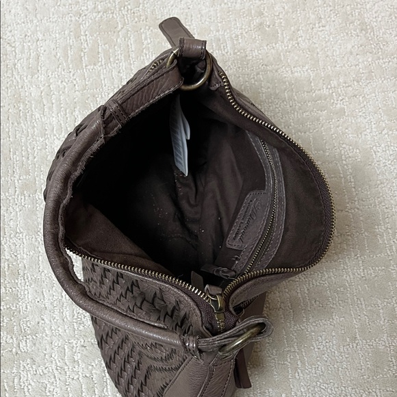 Ashwood genuine leather Elegant Brown Woven Leather Shoulder Bag - Picture 4 of 6